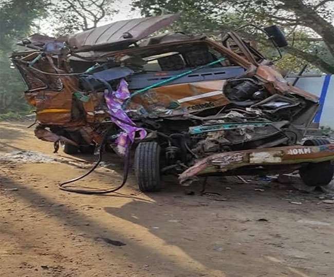 नादिया में दर्दनाक सड़क हादसा! श्मशान जाते समय किनारे खड़े ट्रक से टकराई मेटाडोर, 18 की मौत, कई जख्मी