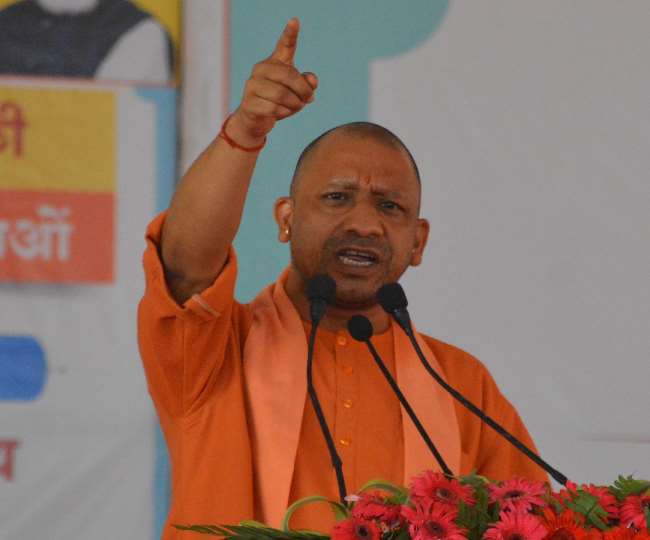 देव‍र‍िया में बोलेे सीएम योगी आद‍ित्‍यनाथ, कोरोना में होम आइसोलेशन में रहे बुआ-बबुआ, भाई-बहन