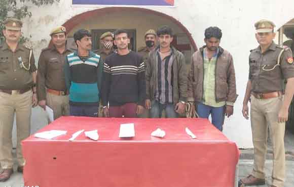 मुठभेड़ में पुलिस ने दबोचे चार गौमांस तस्कर