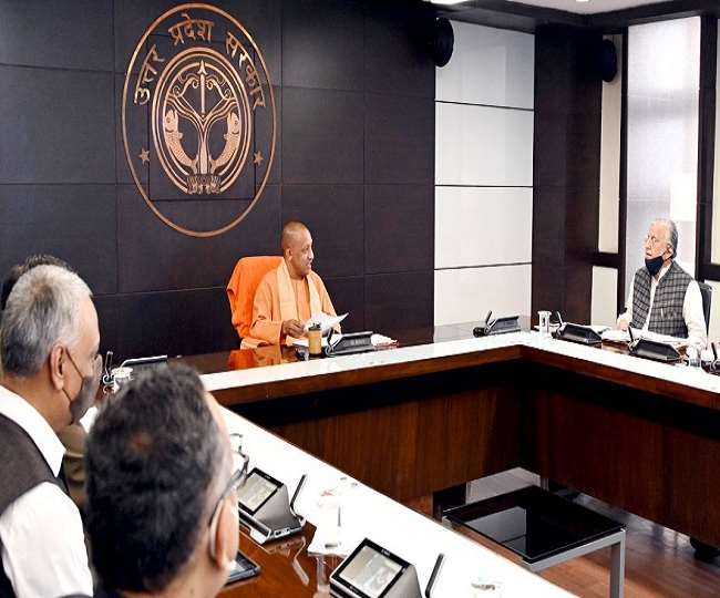 Corona Guidelines in UP: सीएम योगी आदित्यनाथ का निर्देश-कोरोना के नए वैरिएंट को लेकर करें जीनोम सिक्वेसिंग की व्यवस्था