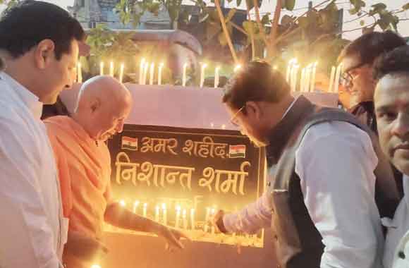 निगम ने दीपावली पर श्रद्धांजलि यात्रा निकाल शहीद निशांत को श्रद्धांजलि