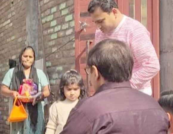 निगम ने कोरोना पीडि़त परिवारों संग भी दीपावली की खुशियां बांटी