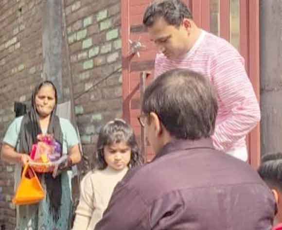 निगम ने कोरोना पीडि़त परिवारों संग भी दीपावली की खुशियां बांटी