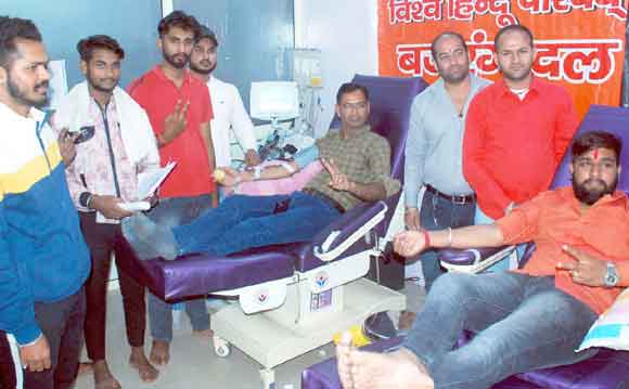 हुताम्मा दिवस पर बजरंगियों ने किया रक्तदान