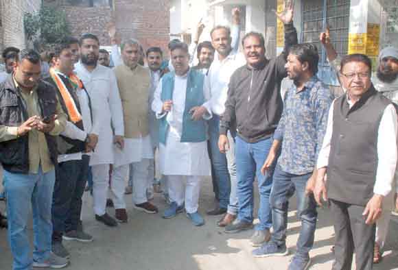 एसडीओ व जेई के खिलाफ कांग्रेसजनों ने खोला मोर्चा