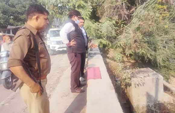 ढमोला क्षेत्र के विकास के लिए नगरायुक्त ने किया निरीक्षण