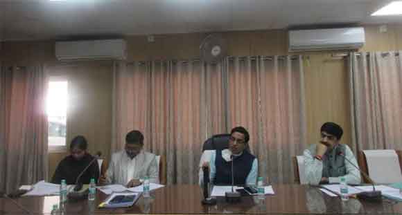 चुनाव कार्य में लगे कर्मी अपनी ड्यूटी को पूरी निष्ठा, ईमानदारी और पारदर्शी ढंग से पूरा करें -मण्डलायुक्त