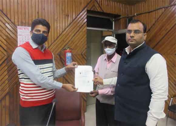 ई-श्रमिकों के कार्ड बनाने पर समय से कार्यवाही पूर्ण कराई जाए – अपर जिलाधिकारी