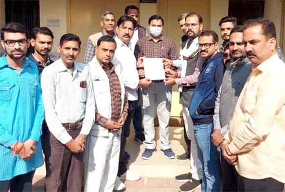 त्यागी समाज ने की निलंबित एसएचओ राजेन्द्र त्यागी का निलंबन वापिस लिये जाने की मांग