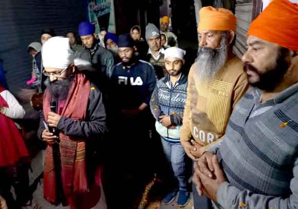सिख समाज की संगतों ने गुरवाणी गायन कर देवबंद के वातारण को बनाया भक्ति मय