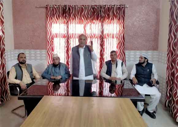 सरकार की शह पर चीनी मिले कर रही किसानों का शोषण