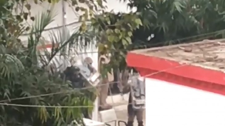 कैदी की मौत के बाद फतेहगढ़ जेल में बवाल, लगाई आग, जेलर को भी पीटा