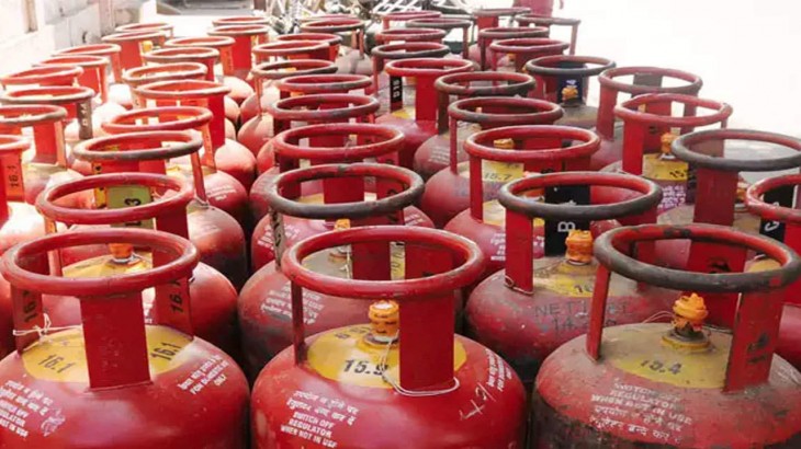 268 रुपये महंगा हुआ LPG सिलेंडर, दिवाली से पहले महंगाई का बड़ा झटका, यहां चेक कीजिए अपने शहर के नए रेट्स