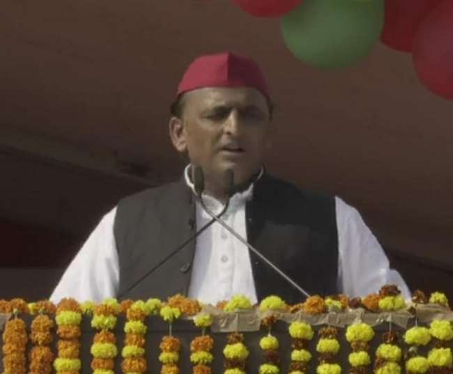बांदा में अखिलेश बोले- झूठे सपने दिखाने वालों को दिखाएं बाहर का रास्ता, इनका विकास तो नाम बदलने में