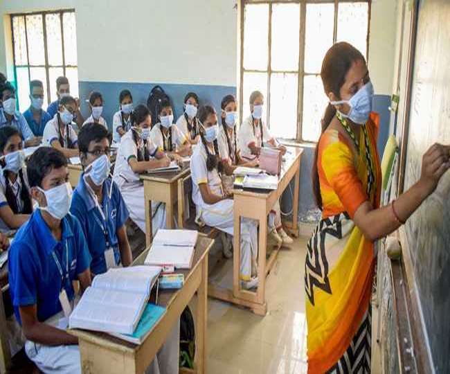 देश भर के स्कूलों के लिए बने एक कामन पाठ्यक्रम, शिक्षा मंत्रालय से जुड़ी संसद की स्थायी समिति ने की सिफारिश