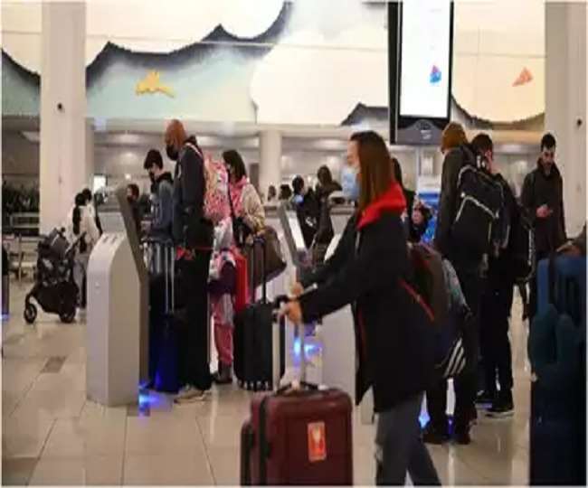 अमेरिका तक पहुंचा ओमिक्रोन, दुनिया भर में बढ़ी बेचैनी, भारत में हाई रिस्क वाले देशों से आए छह यात्री निकले कोरोना संक्रमित