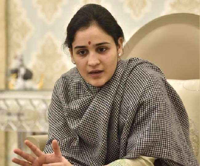 मुलायम सिंह यादव की छोटी बहू अपर्णा यादव के बदले सुर, कहा- हर मोर्चे पर भाजपा सरकार फेल