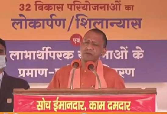 मुख्‍यमंत्री योगी आदित्‍यनाथ ने कहा, जिस गाड़ी में सपा का झंडा, समझो उसको अंदर बैठा जाना पहचाना गुंडा