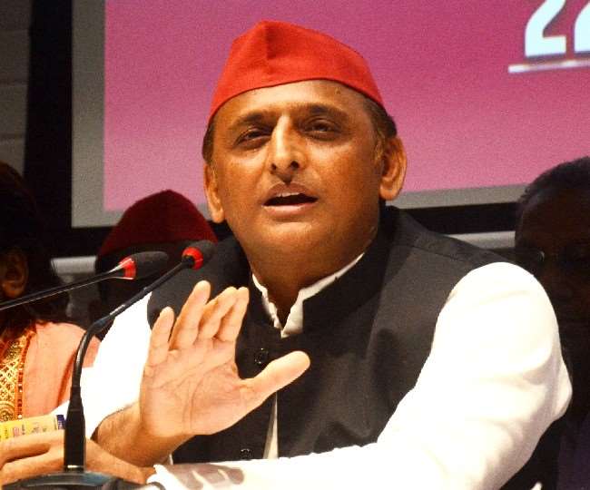 पीएम नरेन्द्र मोदी बोले- लाल टोपी वाले यूपी के लिए रेड अलर्ट, तो अखिलेश यादव ने भी दिया जवाब