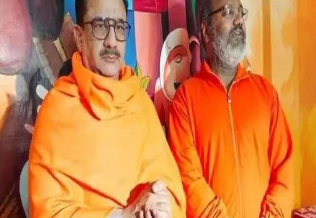 अब जितेद्र के बाद क्या परिवार का कोई और सदस्य बनेगा हिंदू, वायरल वी़डियो ने मचाया तहलका