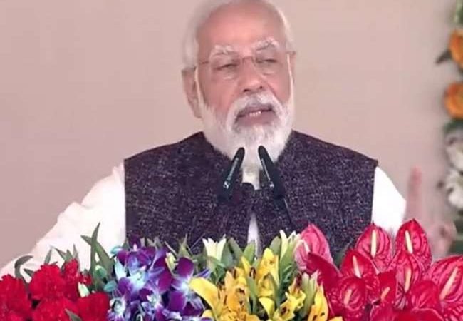 LIVE पीएम मोदी गोरखपुर दौरा: पीएम मोदी बोले- खाद कारखाना, AIIMS का खुलना कई संदेश दे रहा है