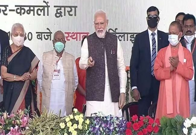 पीएम मोदी ने गोरखपुर को दीं बड़ी सौगातें, सीएम योगी आदित्यनाथ बोले- पीएम मोदी हैं तो मुमकिन है