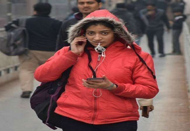 सर्द हवाओं ने गिराया पारा, कंपकंपाती ठंड के लिए हो जाइये तैयार