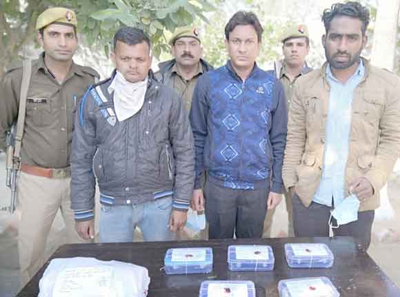 पुलिस ने बंधक युवक को कराया मुक्त, तीन शातिर बदमाश दबोचे, दो फरार