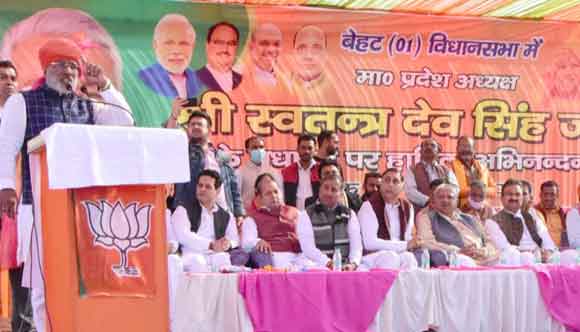 आज विपक्ष की भूमिका बिल्कुल नकारात्मक: स्वतंत्र देव