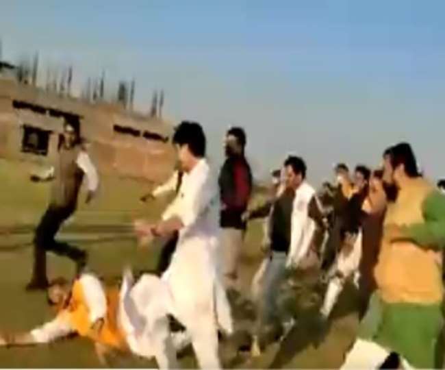 मप्र से सामने आया गजब वीडियो! दौड़ते हुए औंधे मुंह गिरे नेता जी, पर नहीं रुके केंद्रीय मंत्री