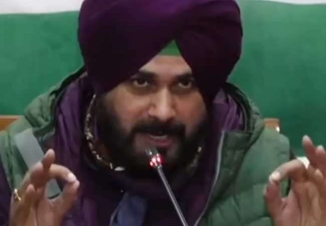 नवजोत सिंह सिद्धू का बड़ा बयान, बोले- प्रियंका व राहुल खानदानी, उनकी सारी बातें मानूंगा, पर पंजाब हित का सर्वोपरि
