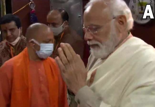 काशी विश्वनाथ मंदिर में पीएम मोदी ने की पूजा-अर्चना, यूपी के नाम हुई एक और सौगात