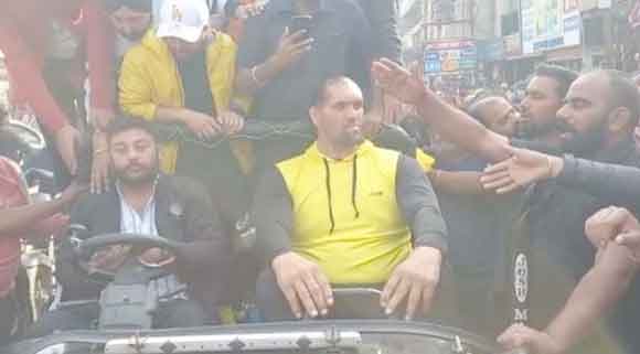द ग्रेट खली का सहारनपुर पहुंचने पर किया भव्य स्वागत