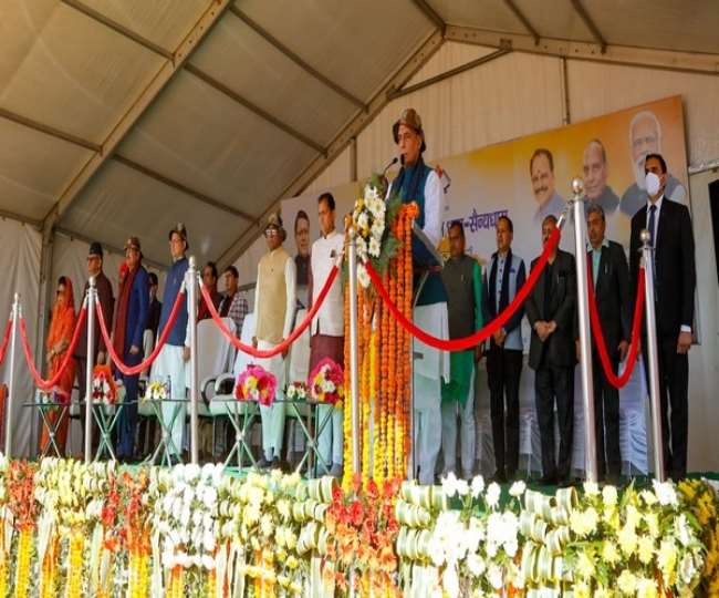 ग्रुप कैप्टन वरुण सिंह के निधन की खबर सुनकर टूट गए रक्षा मंत्री राजनाथ सिंह, बीच में ही रोका भाषण