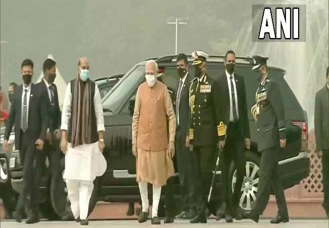 LIVE: 1971 की महाविजय का जश्न, शहीदों को देश का नमन, वार मेमोरियल पहुंचे पीएम नरेंद्र मोदी