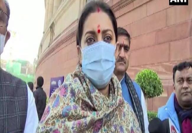 स्मृति ईरानी बोलीं- कांग्रेस को महिला सशक्तिकरण की बात करने से पहले अपने नेता को करना चाहिए निलंबित