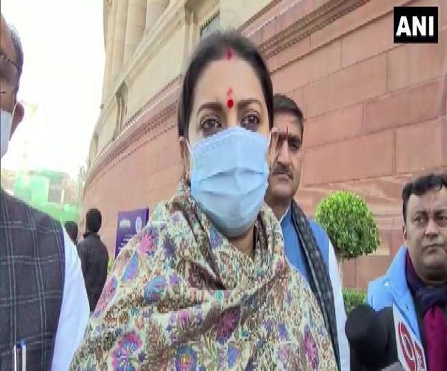 स्मृति ईरानी बोलीं- कांग्रेस को महिला सशक्तिकरण की बात करने से पहले अपने नेता को करना चाहिए निलंबित