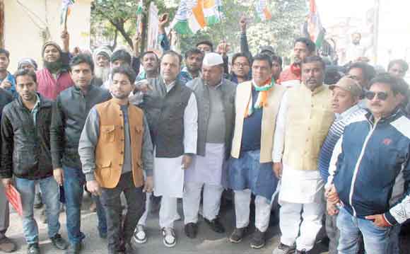 प्रधानमंत्री आवास योजना में भ्रष्टाचार के खिलाफ जिला मुख्यालय पर गरजे कांग्रेसजन