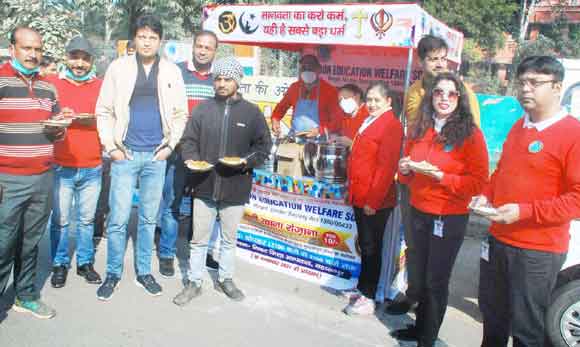 दाना पानी वैन से प्रतिदिन 200 लोगों को मिल रहा अच्छा भोजन