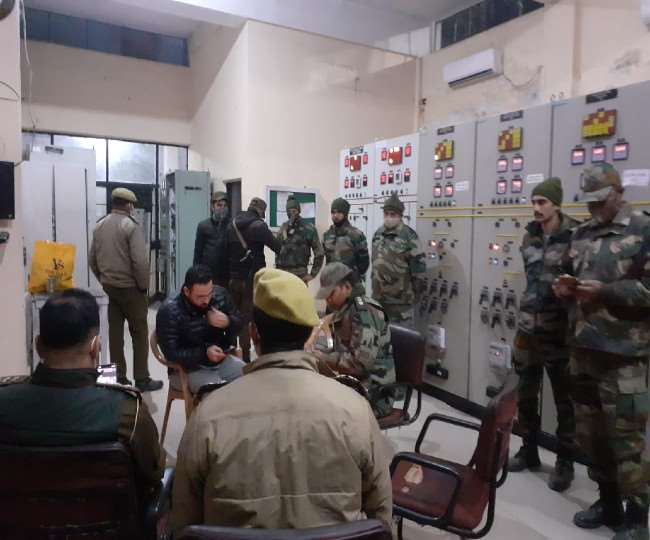जम्मू कश्मीर में बिजली के हाहाकार से प्रशासन के हाथ पांव फूंले, सेना ने ग्रिड स्टेशनों पर संभाला मोचा