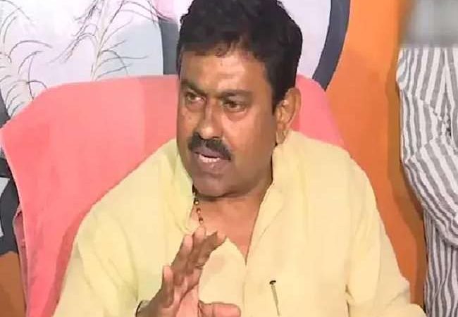 अजय मिश्र टेनी के इस्तीफे की मांग पर अड़ी कांग्रेस, बोली- आरोपित का पिता कैसे कर सकता है न्याय?