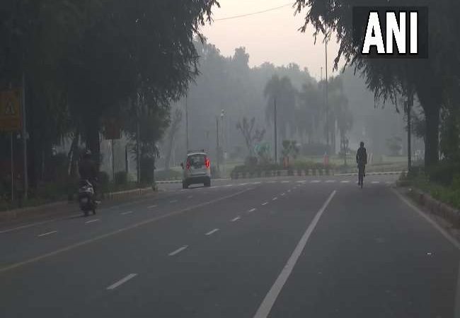 Delhi Weather: ठंड से कांपा उत्तर भारत, दिल्ली में 3.6 पहुंचा पारा; तो AQI गंभीर श्रेणी में बरकरार