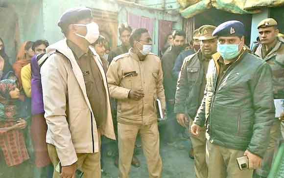 कलयुगी पति ने गला रेतकर पत्नी को मौत के घाट उतारा, फरार