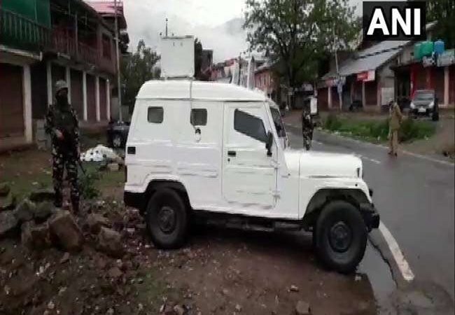 अनंतनाग मुठभेड़ में सुरक्षाबलों ने एक आतंकी को किया ढेर, गोलीबारी जारी