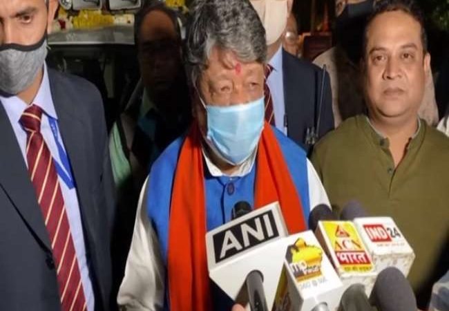 दिग्विजय के बीफ वाले बयान पर भड़के कैलाश विजयवर्गीय, बोले- अपना नाम बदलकर दिग्विजय खान कर लें