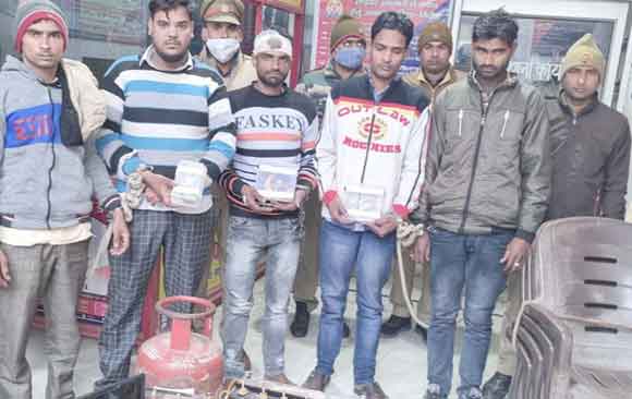 पुलिस ने दो शातिर चोरों समेत चार को भेजा जेल