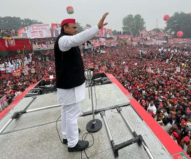 उन्नाव में समाजवादी विजय रथ पर सवार अखिलेश यादव बोले- झूठी सरकार का उत्तर प्रदेश से होगा सफाया