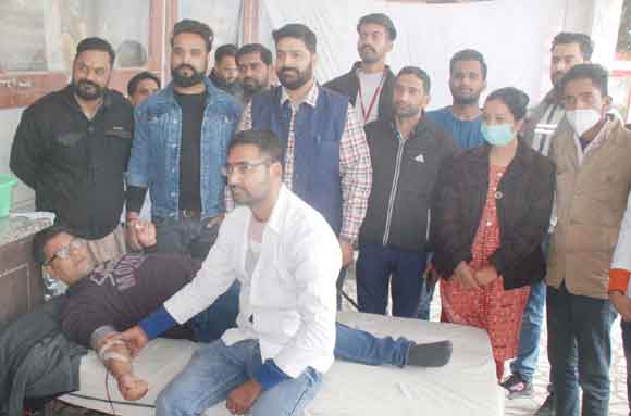 शिविर में 101 लोगों ने किया स्वैच्छिक रक्तदान