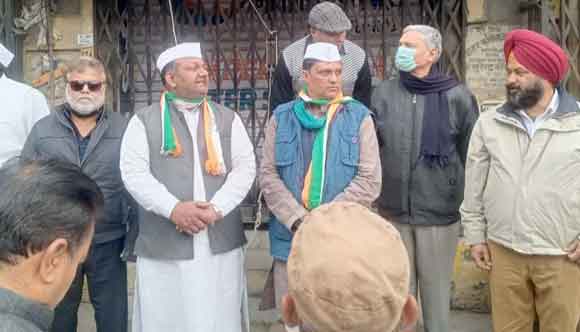 कांग्रेसजनों ने हर्षोल्लास के साथ मनाया पार्टी का स्थापना दिवस