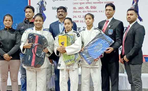 प्रतियोगिता के विजेताओं को किया पुरस्कृत